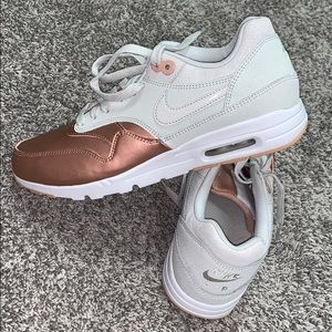 ⭐️woman’s Nike AIR MAX⭐️